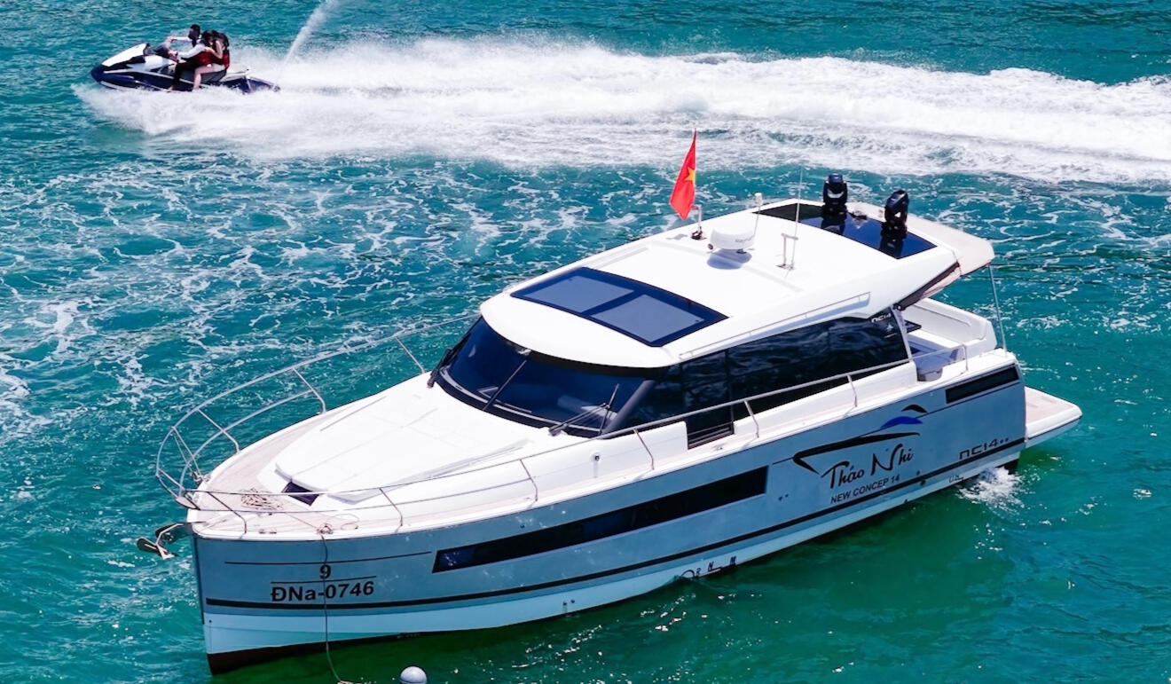 the-french-beauty-yacht-hiring-Da-nang-international-fireworks-festival
